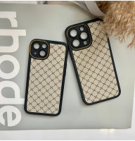 Якісний молочно-бежевий чохол в стилі бренду на iPhone 15 pro